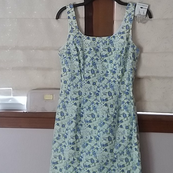 Moda International Dresses & Skirts - 💕reserved Moda International Floral dress💕